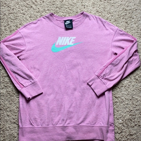 Nike Other - Nike long sleeve shirt with banded waist